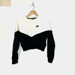 Cropped Nike Crewneck Sweatshirt- S (Black/White)